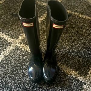 Women’s black hunter boots